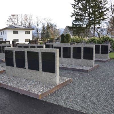 Neue Urnengräber am Friedhof