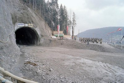 Vollausbruch Ambergtunnel auf Rankweiler Seite 1983.jpg