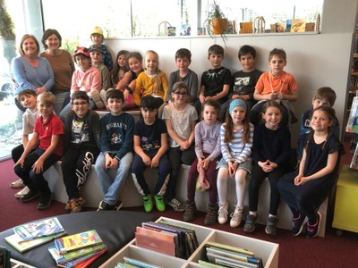 Besuch der 2. Klasse in der Bücherei Sulz-Röthis