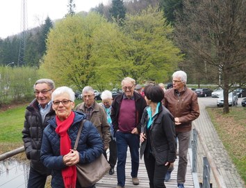 Seniorenbund Sulz-Röthis-Viktorsberg besucht Rieger-Orgelbau in Schwarzach